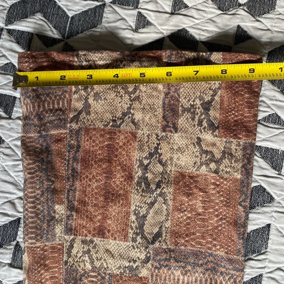 Frame Le High snake print flare jeans, size 25 - Picture 6 of 7